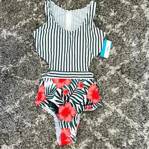 🏝️ Gorgeous Iffei One piece Swimsuit, Size Large, Beautiful Design,‎  NWT